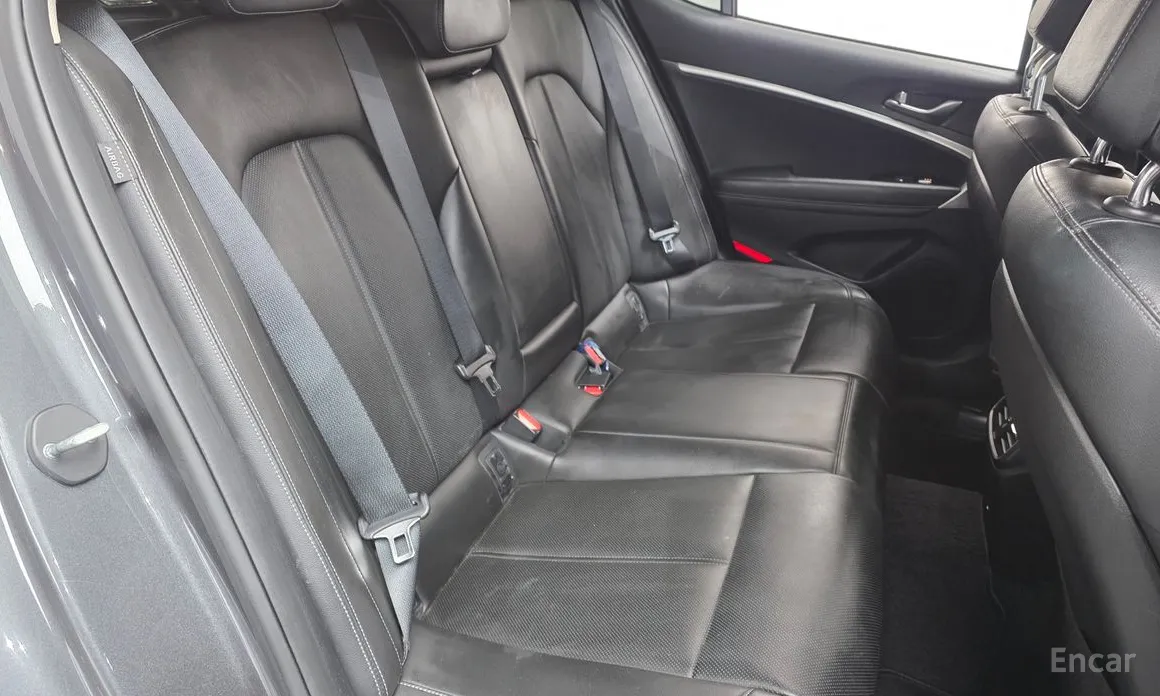 Фото 12 - Genesis G70