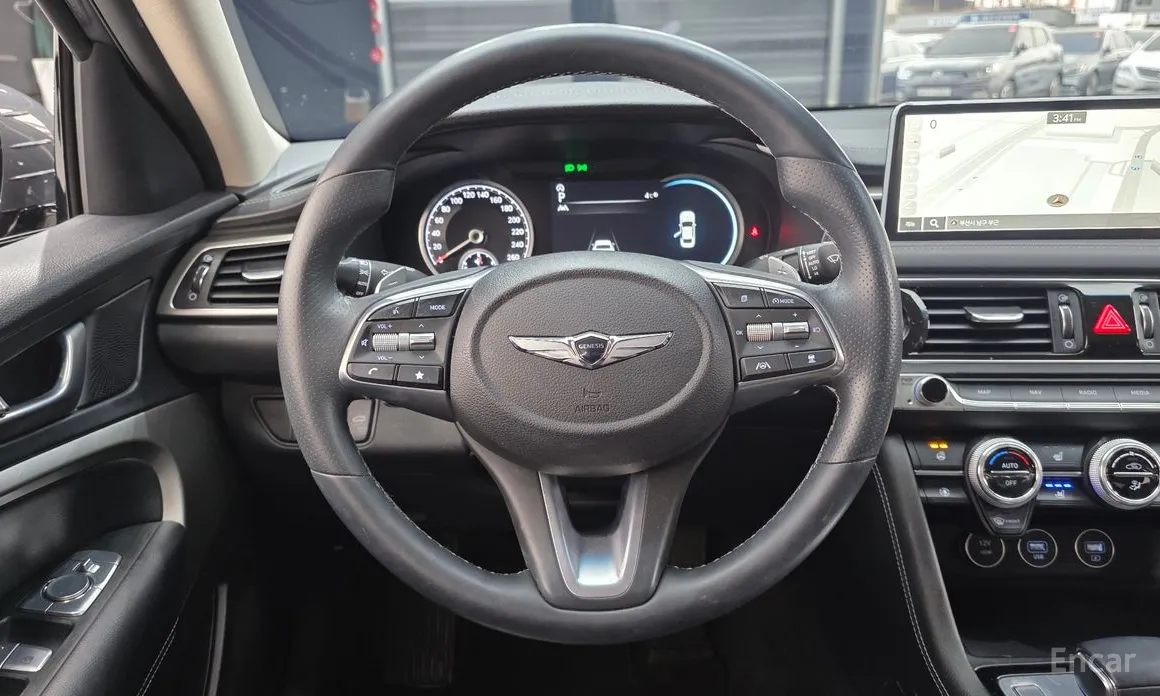 Фото 13 - Genesis G70