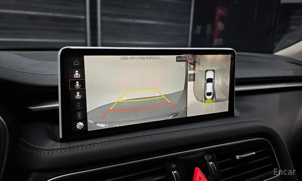 Фото 15 - Genesis G70