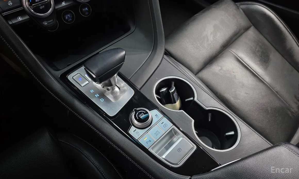 Фото 9 - Genesis G70