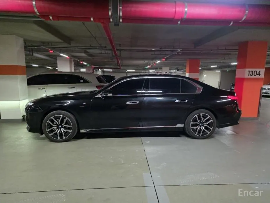 Фото 3 - BMW 7 Series