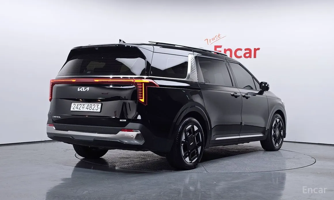 Фото 2 - Kia Carnival