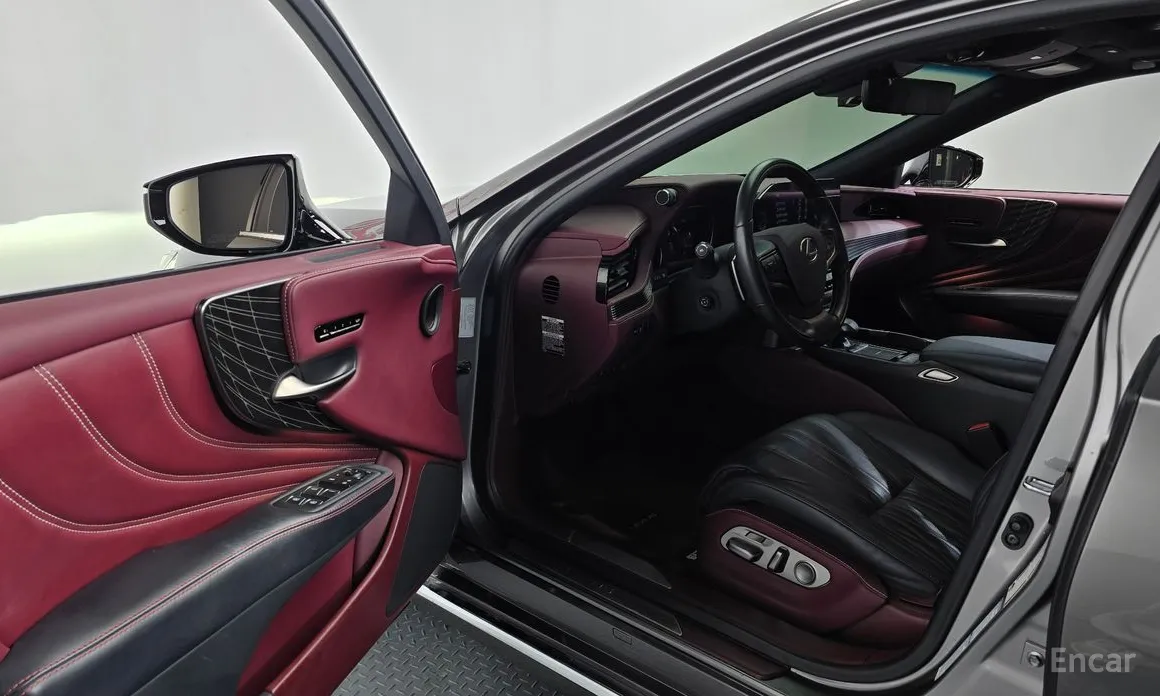 Фото 10 - Lexus LS