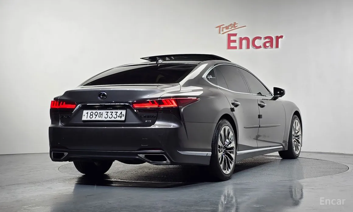 Фото 2 - Lexus LS