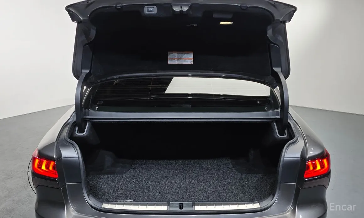 Фото 20 - Lexus LS