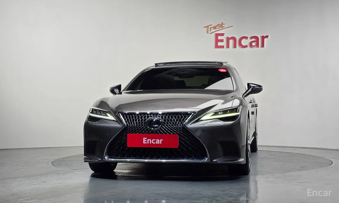 Фото 3 - Lexus LS