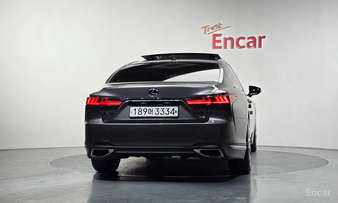 Фото 4 - Lexus LS