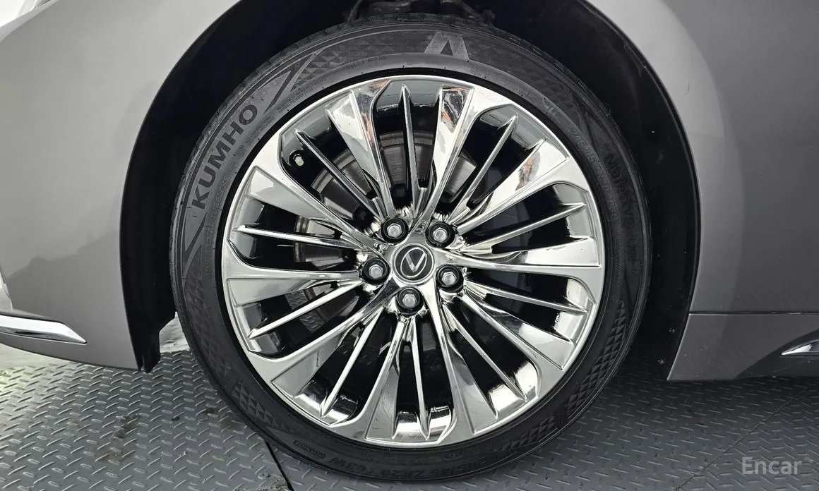 Фото 5 - Lexus LS