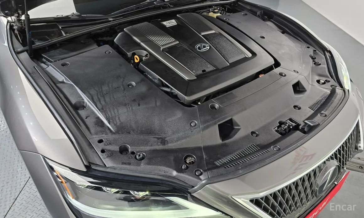 Фото 6 - Lexus LS