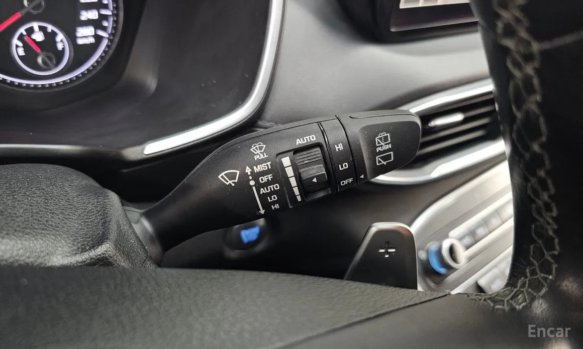 Фото 18 - Hyundai Santa Fe