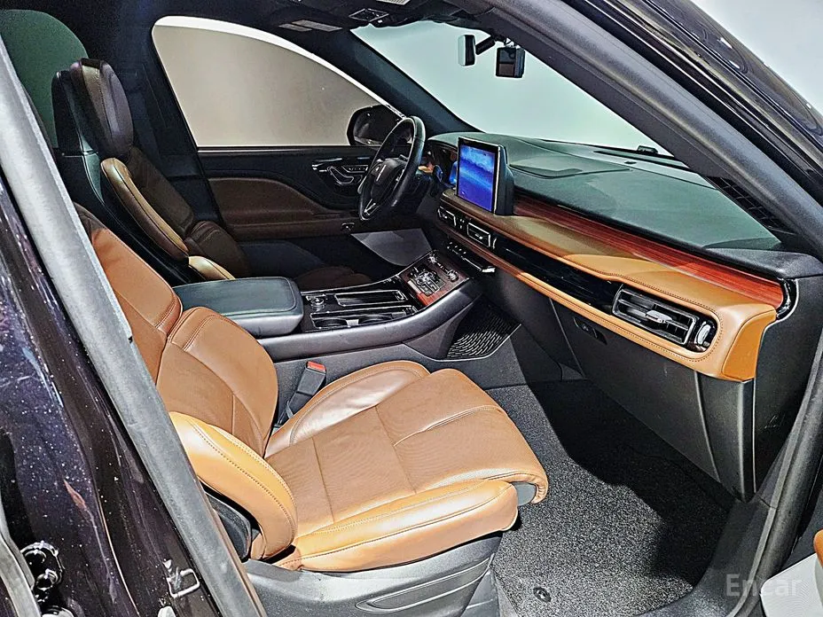 Фото 15 - Lincoln Aviator