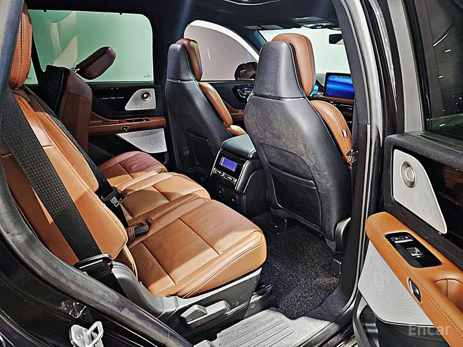 Фото 16 - Lincoln Aviator