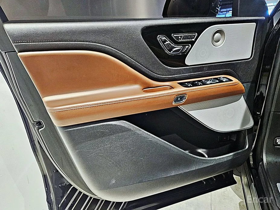 Фото 18 - Lincoln Aviator