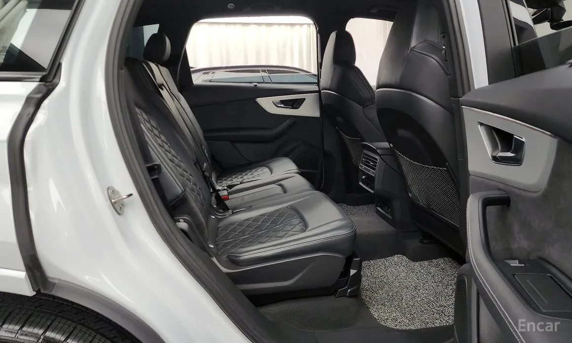 Фото 12 - Audi Q7