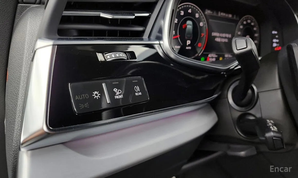 Фото 16 - Audi Q7