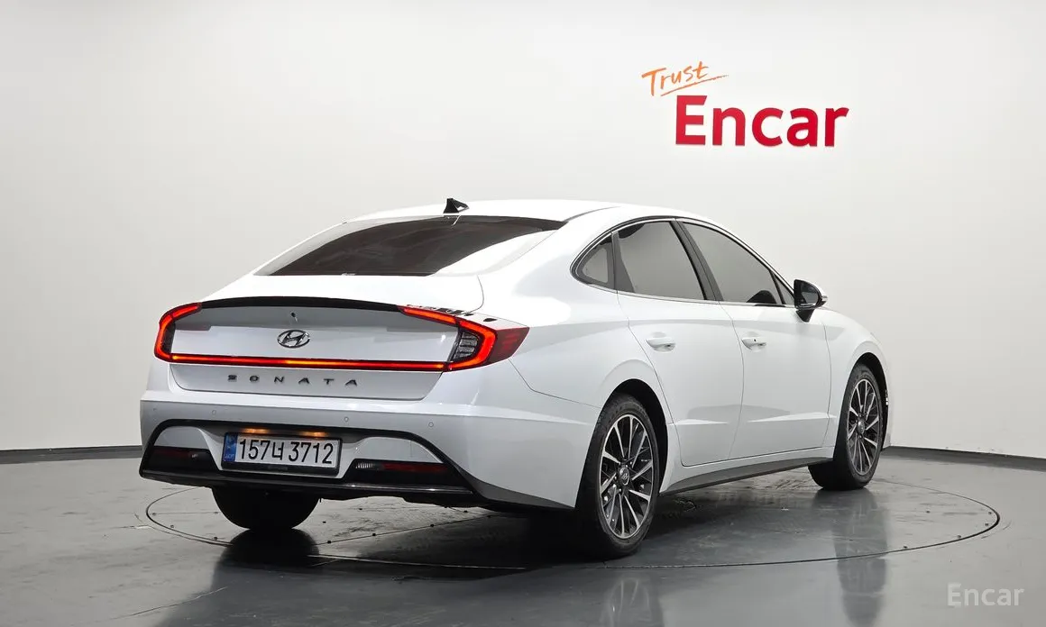 Photo 2 - Hyundai Sonata