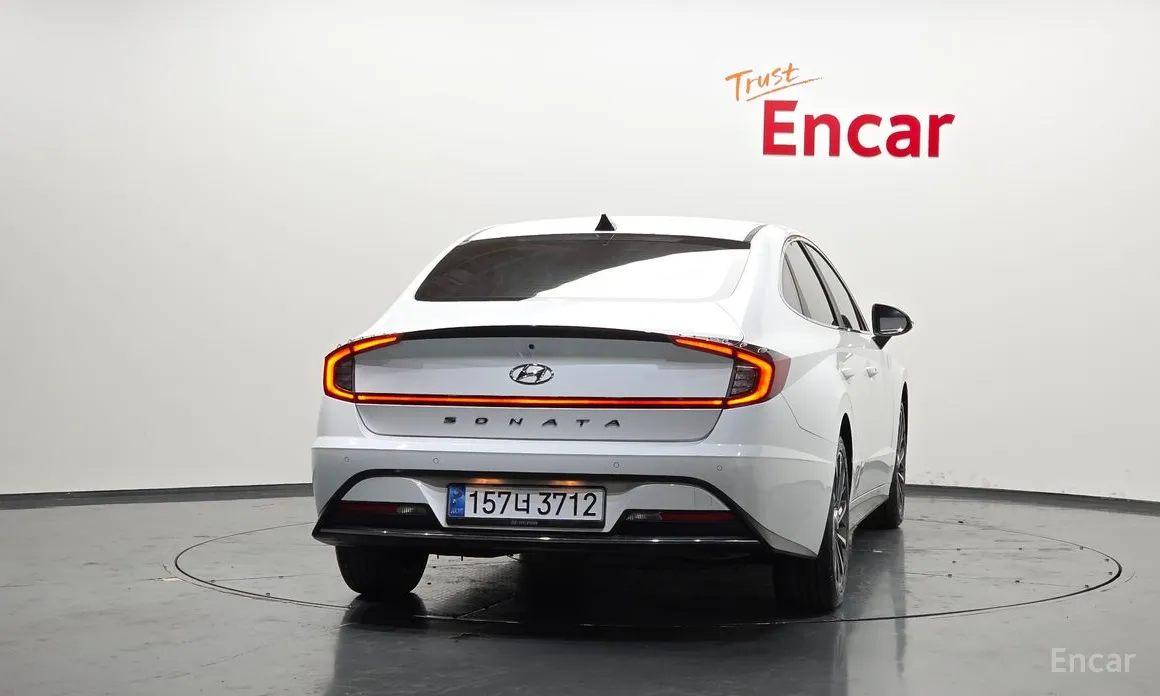 Photo 4 - Hyundai Sonata