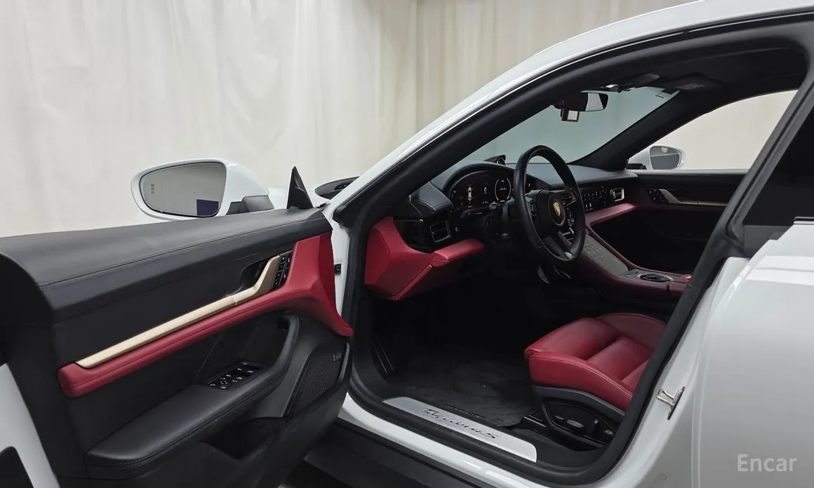 Фото 10 - Porsche Taycan
