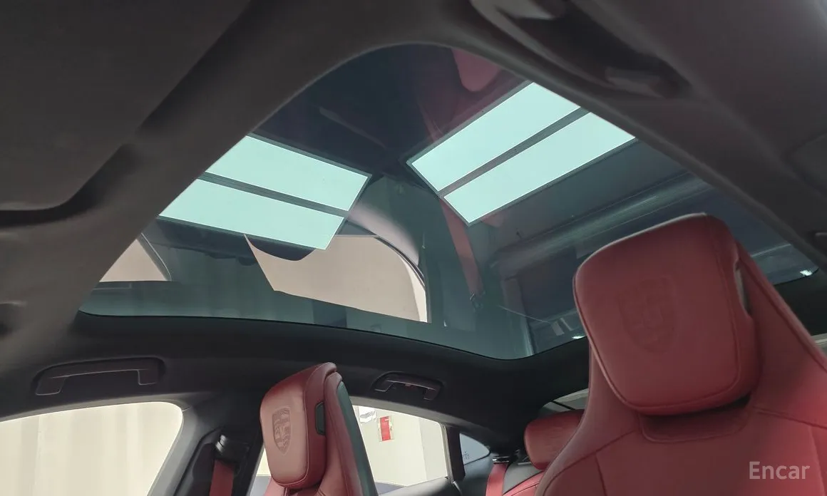 Фото 19 - Porsche Taycan