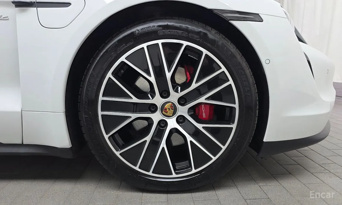 Фото 5 - Porsche Taycan