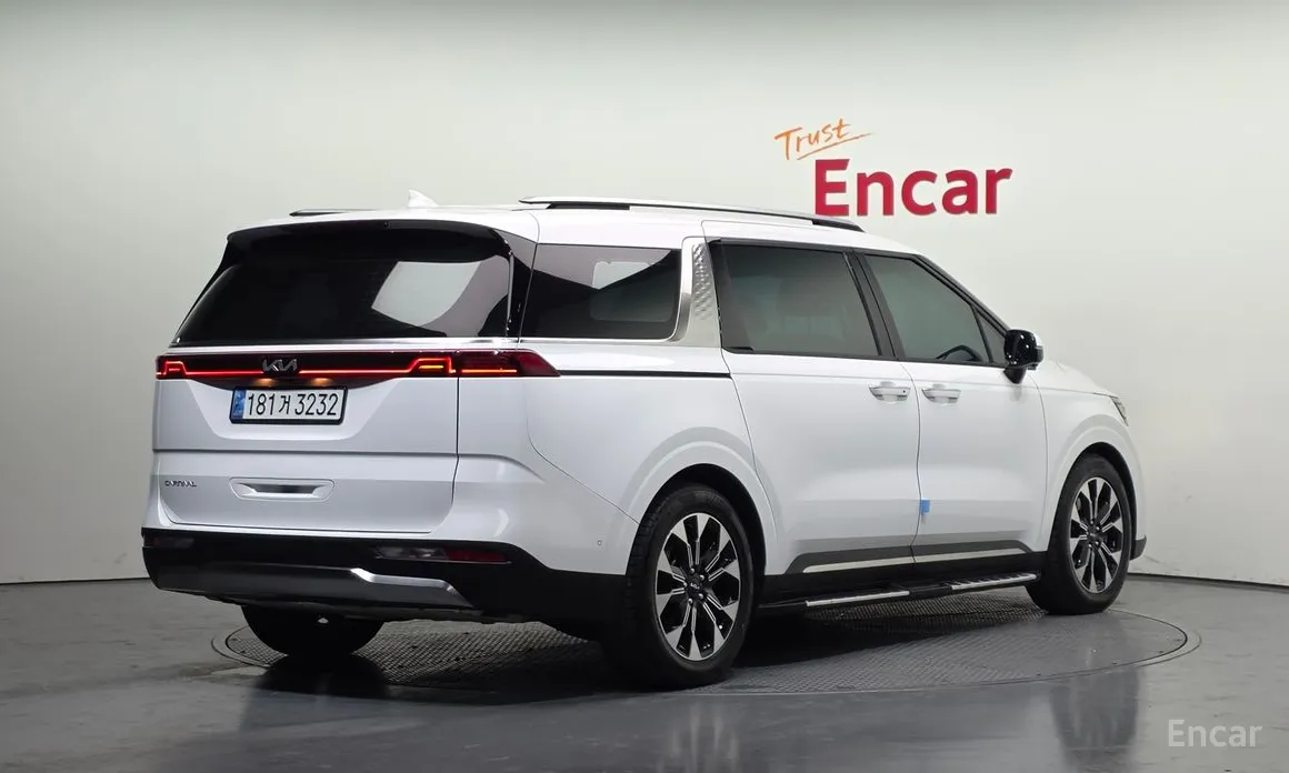 Фото 2 - Kia Carnival