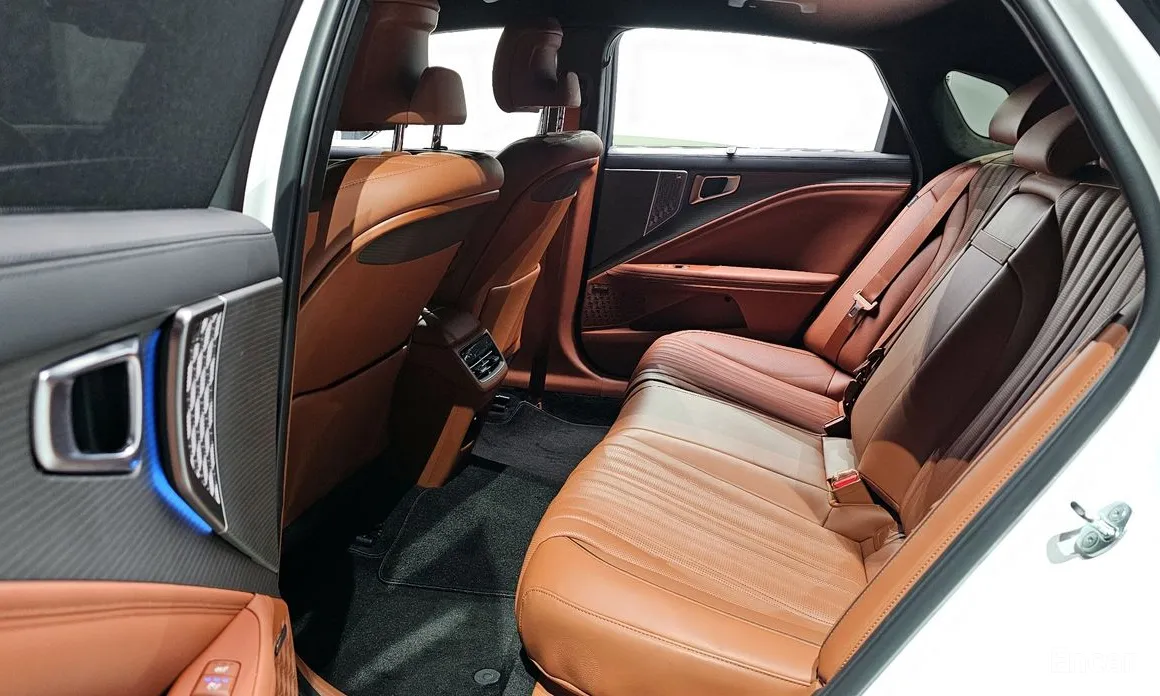 Фото 12 - Kia K8