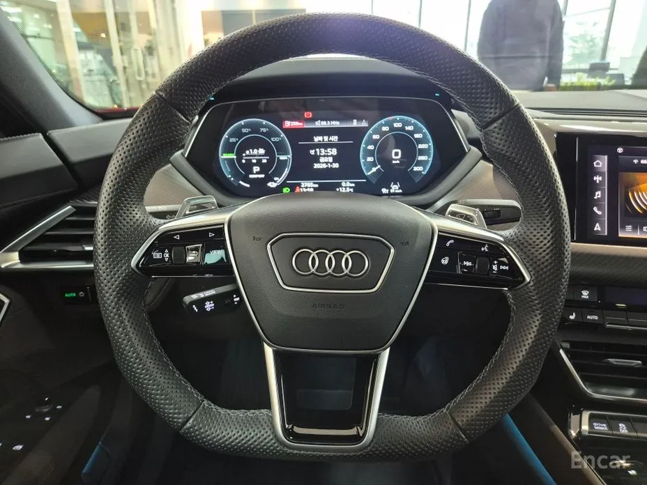 Фото 12 - Audi e-tron GT