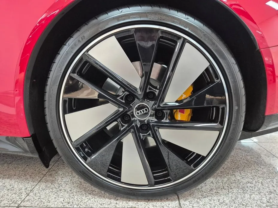 Фото 5 - Audi e-tron GT