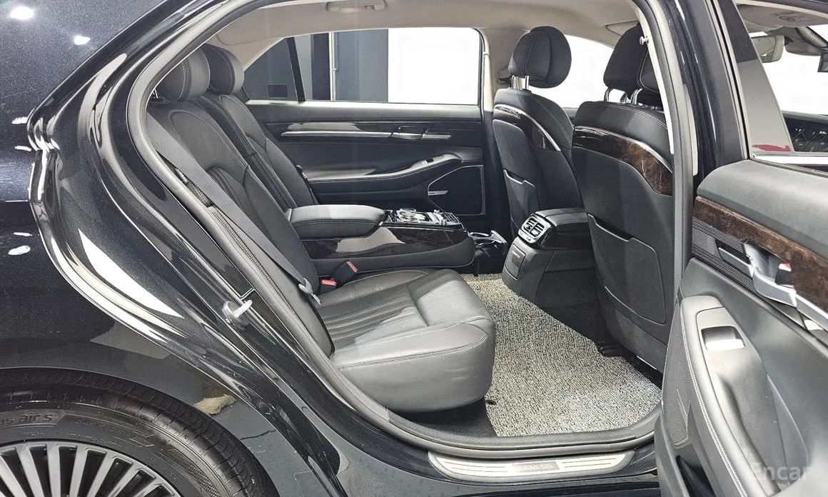 Фото 12 - Genesis G90