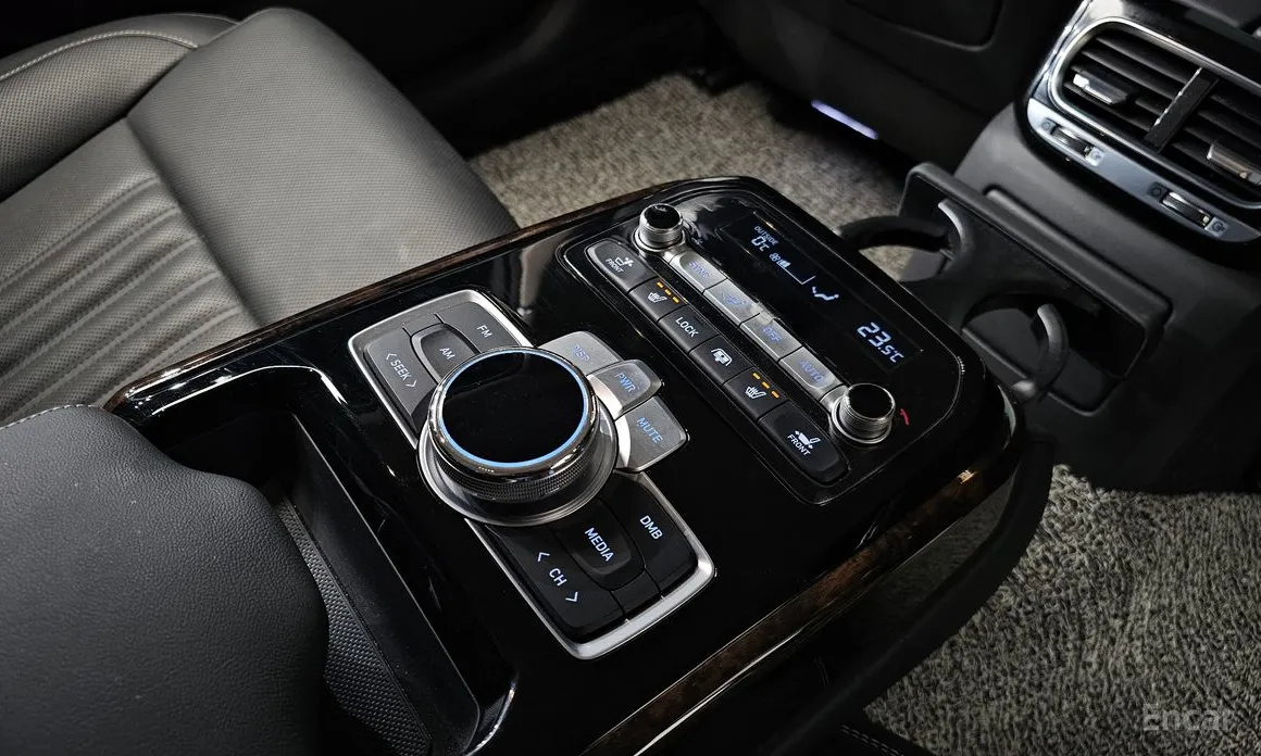 Фото 19 - Genesis G90