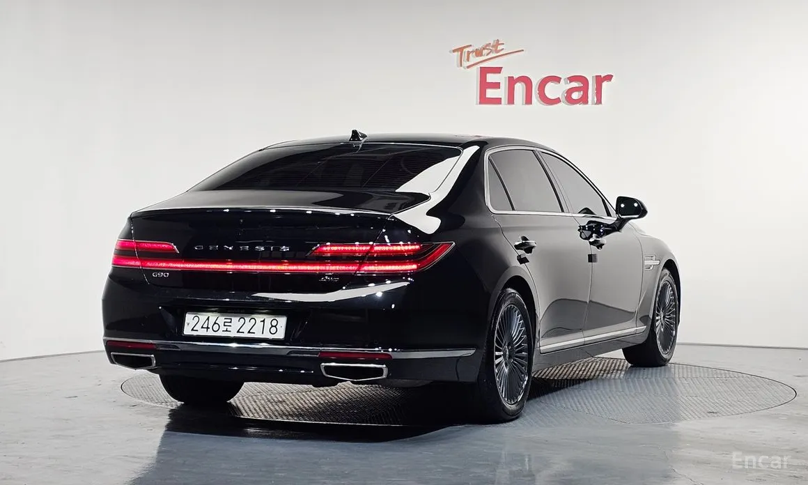 Фото 2 - Genesis G90