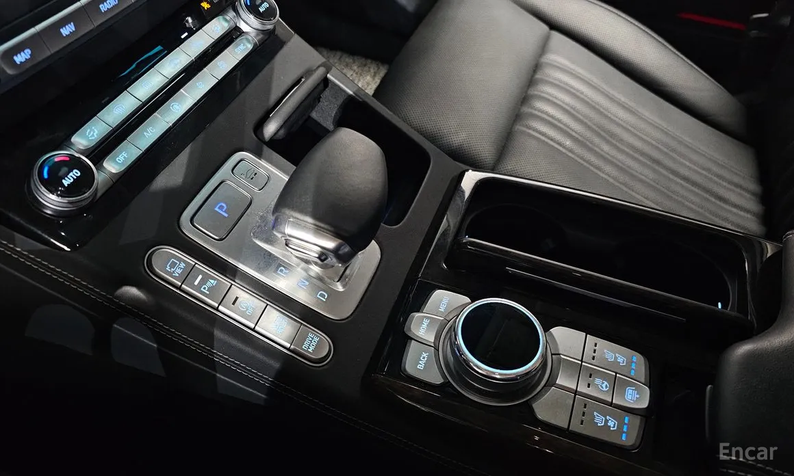 Фото 9 - Genesis G90