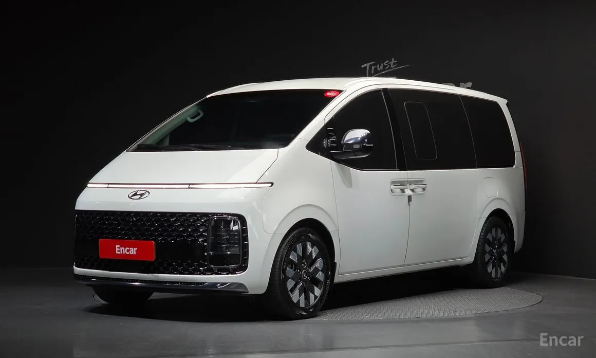 Фото 1 - Hyundai Staria