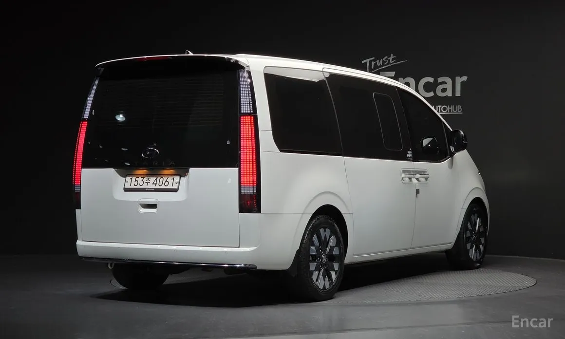 Фото 2 - Hyundai Staria