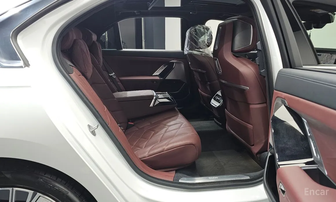 Фото 12 - BMW 7 Series