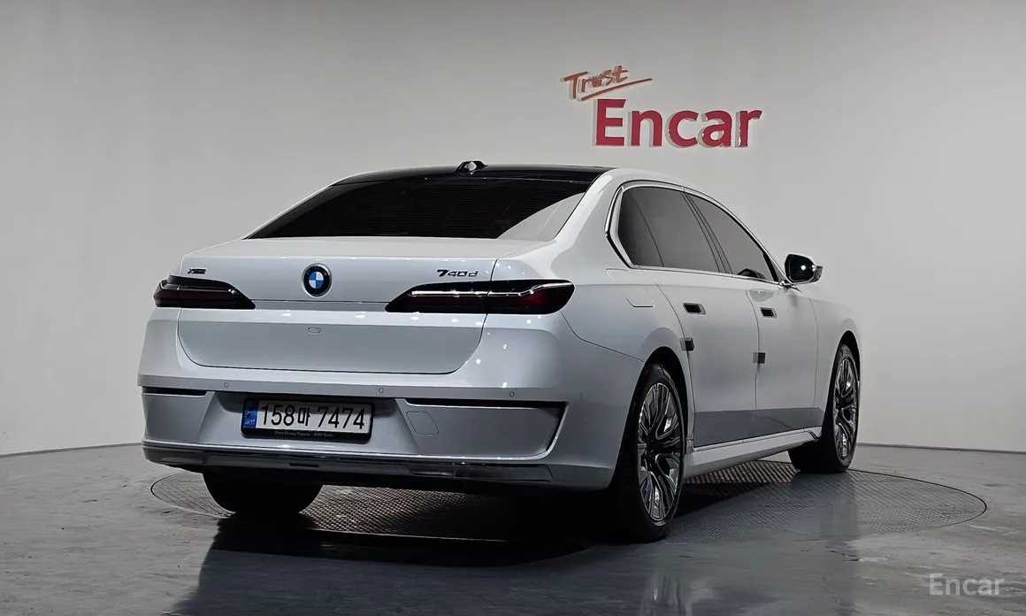 Фото 2 - BMW 7 Series