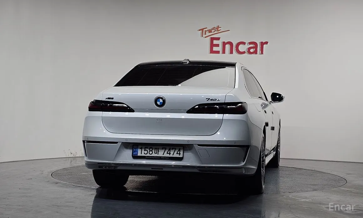 Фото 4 - BMW 7 Series