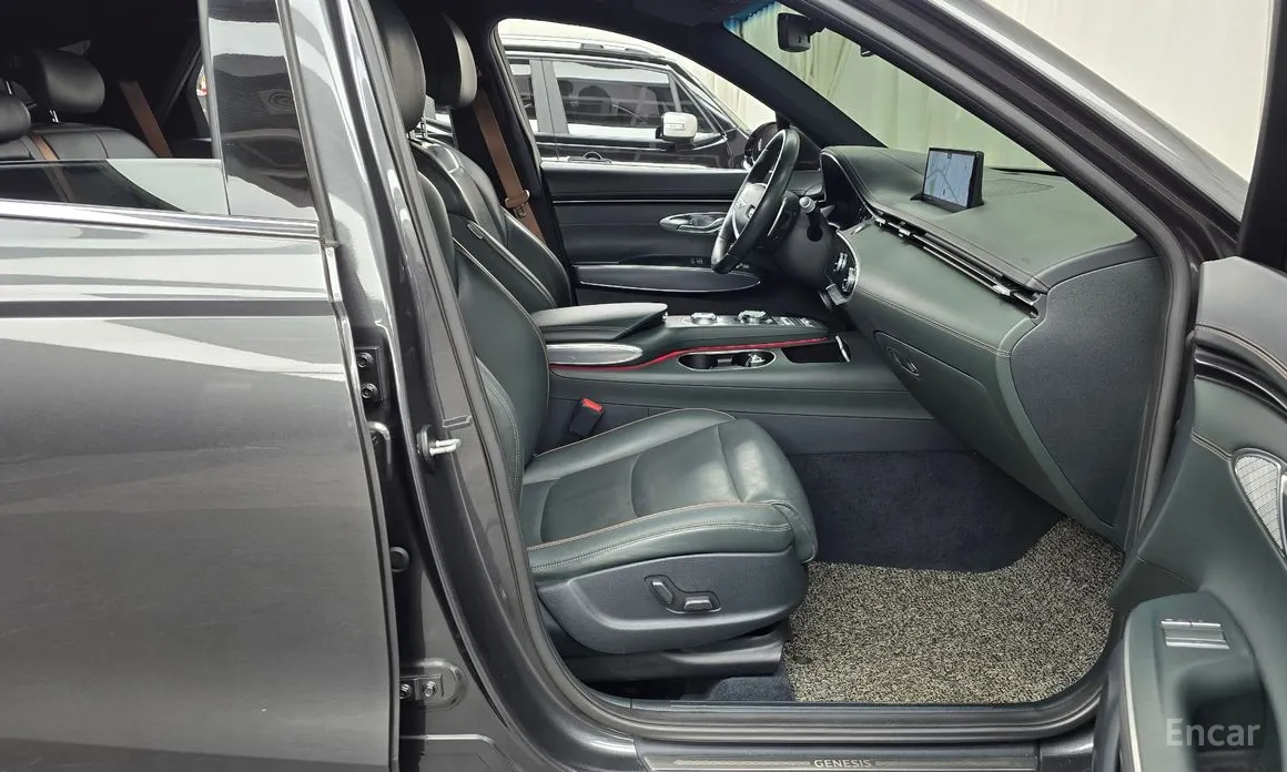 Фото 11 - Genesis GV70