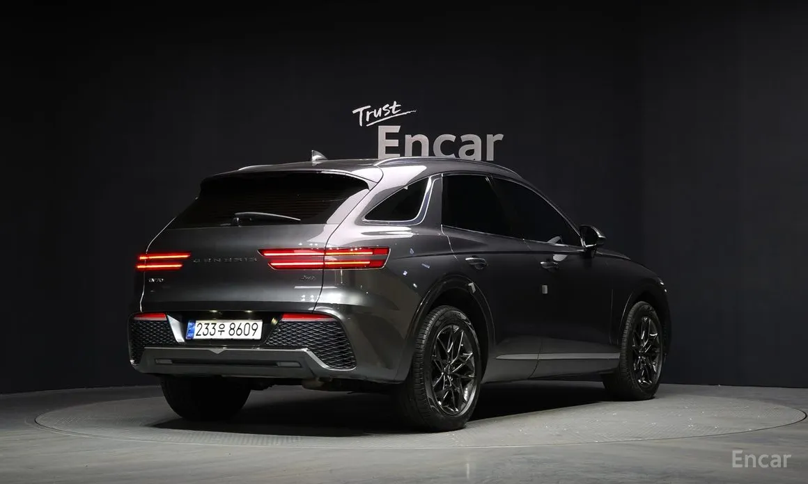 Фото 2 - Genesis GV70