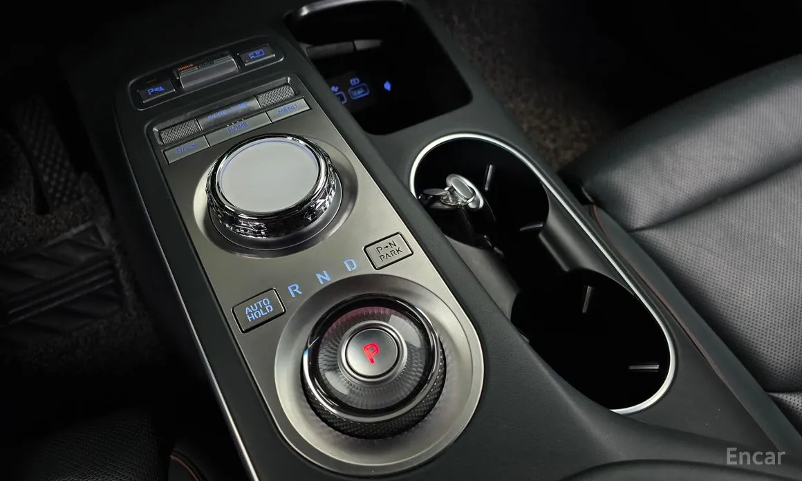 Фото 9 - Genesis GV70