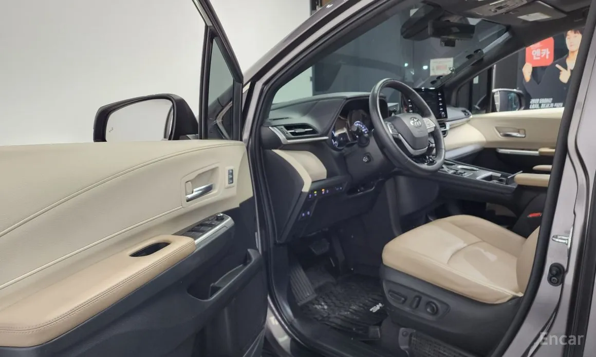 Фото 10 - Toyota Sienna