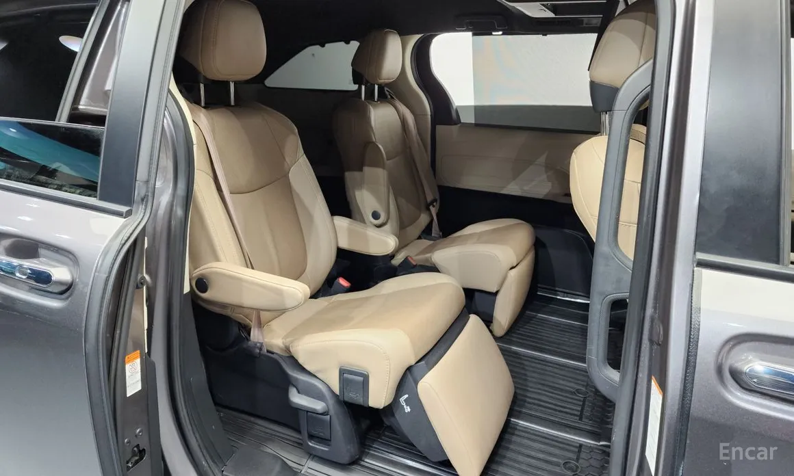 Фото 12 - Toyota Sienna