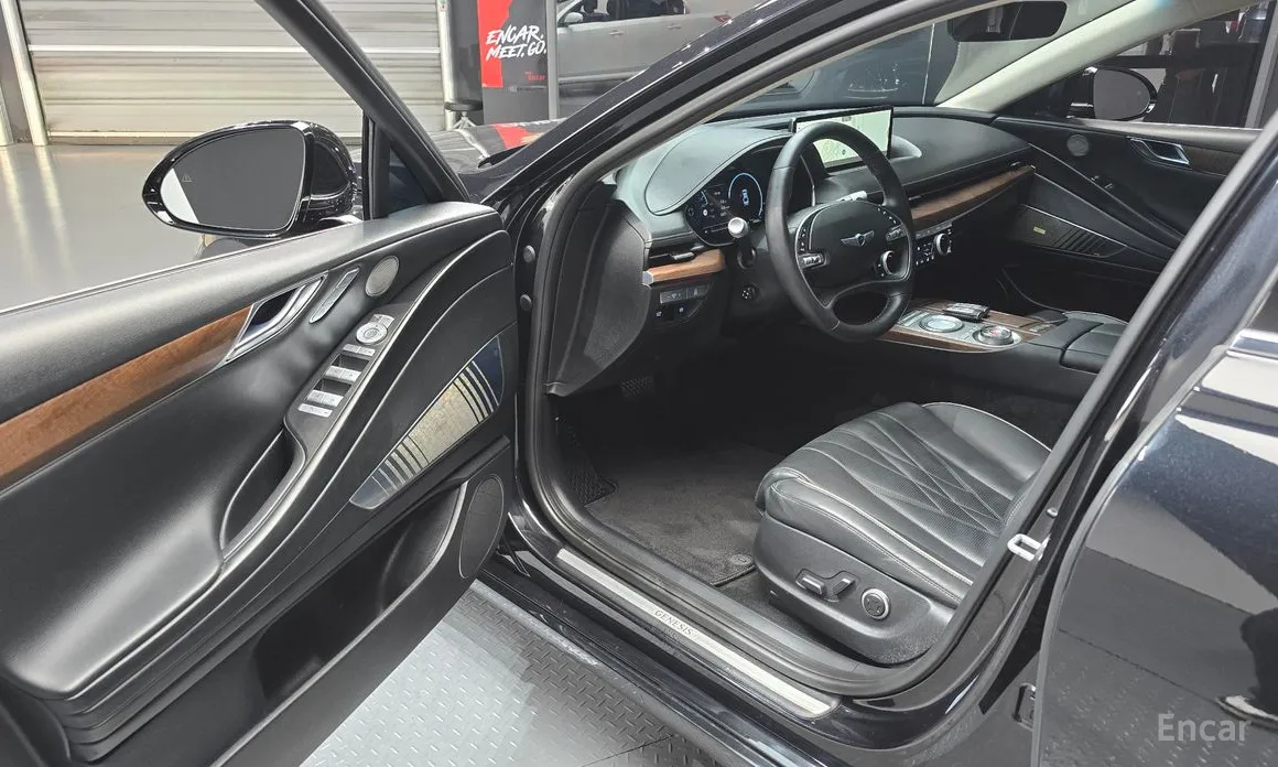 Фото 11 - Genesis G80