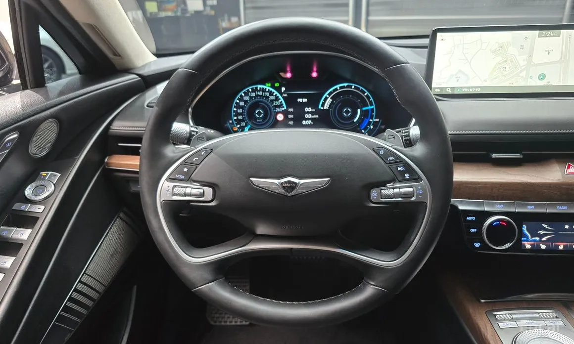 Фото 13 - Genesis G80