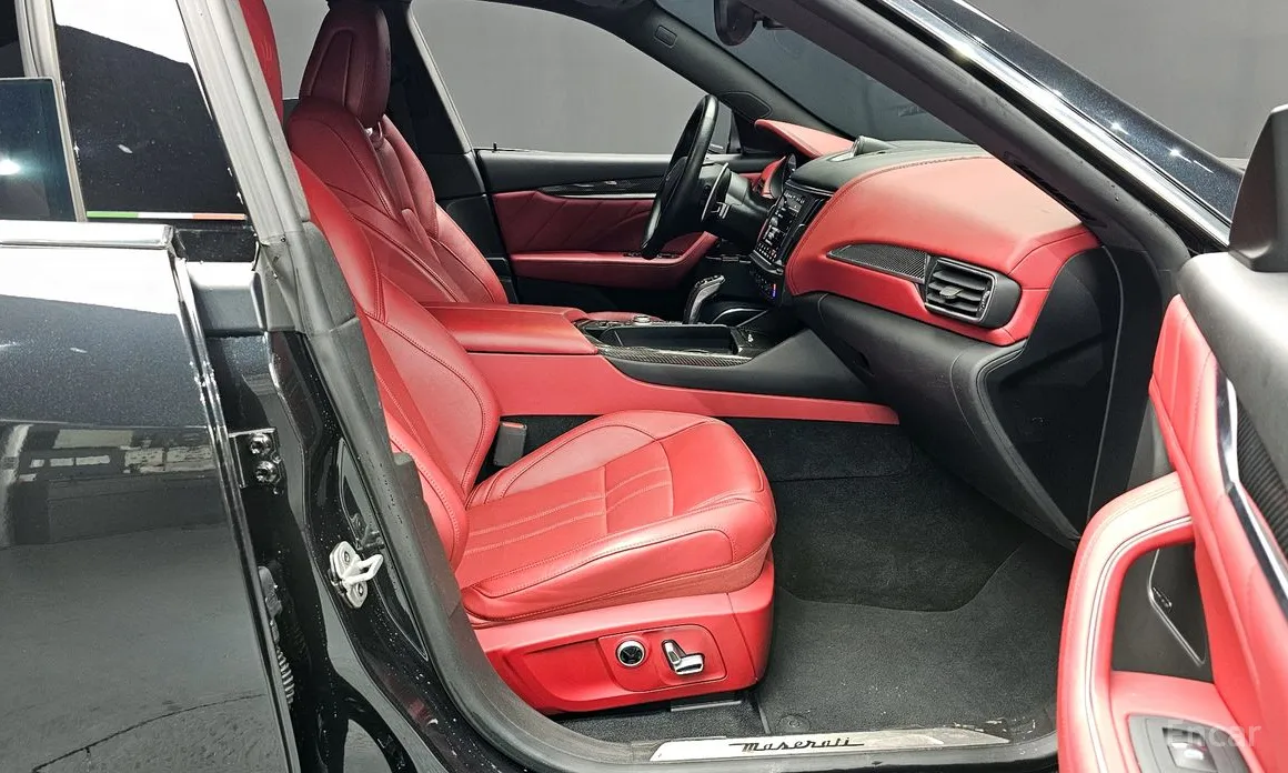 Фото 11 - Maserati Levante