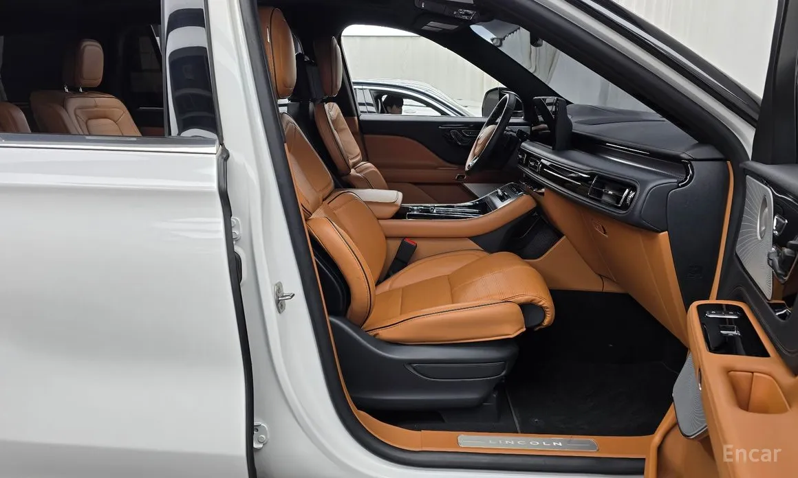 Фото 11 - Lincoln Aviator