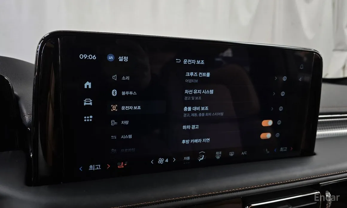 Фото 16 - Lincoln Aviator