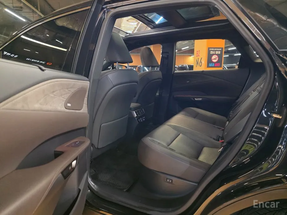 Фото 13 - Lexus RX