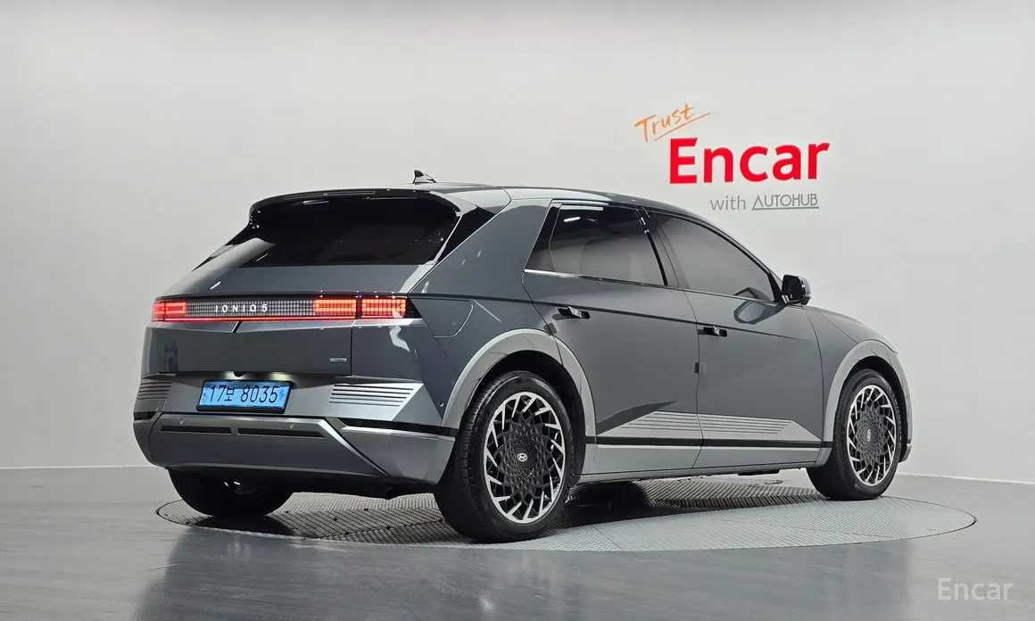 Photo 2 - Hyundai Ioniq 5