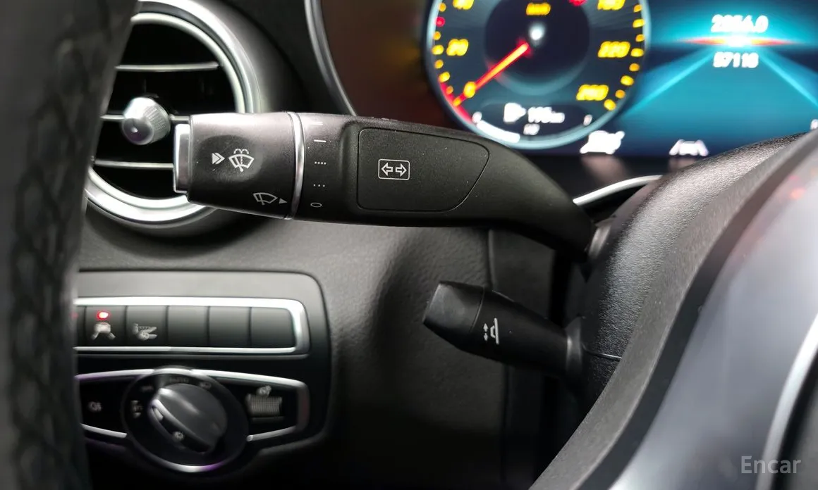 Фото 13 - Mercedes-Benz C-Class